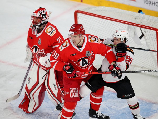 
        Ковальчук решает во втором овертайме! «Авангард» победил «Автомобилист» в четвёртом матче серии
      