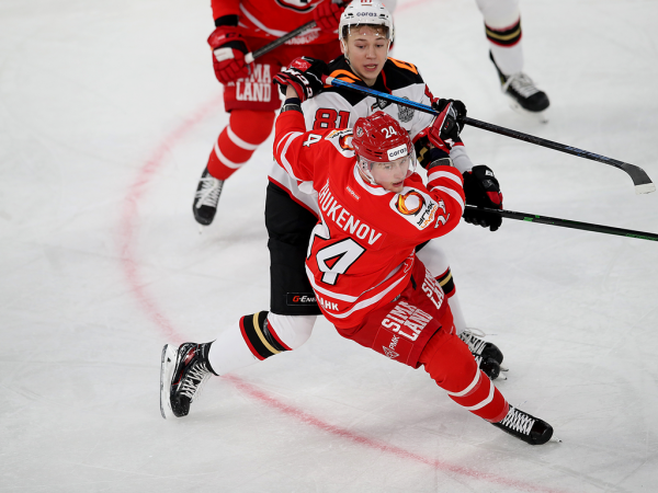 
        Решающий гол Белоусова за минуту до сирены. «Авангард» уступил «Автомобилисту» в третьем матче серии
      