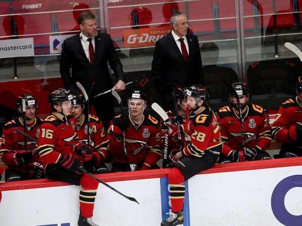 "Авангард" крупно уступил "Металлургу" в стартовом матче серии