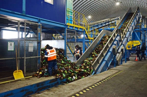 В Омске начал работать второй завод по сортировке мусора