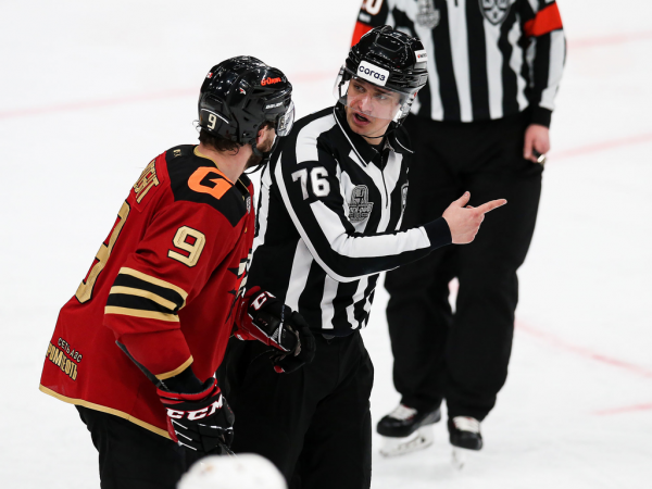 Толчинский приносит победу в овертайме! «Авангард» сравнял счёт в серии с «Магниткой»
Толчинский приносит победу в овертайме! «Авангард» сравнял счёт в серии с «Магниткой»