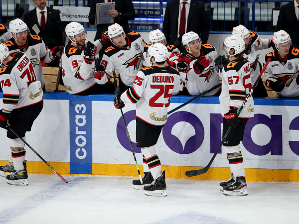 «Очень хорошо играли по системе, бились, блокировали броски». Комаров и Хартли после победы в третьем матче серии с «Металлургом»
«Очень хорошо играли по системе, бились, блокировали броски». Комаров и Хартли после победы в третьем матче серии с «Металлургом»