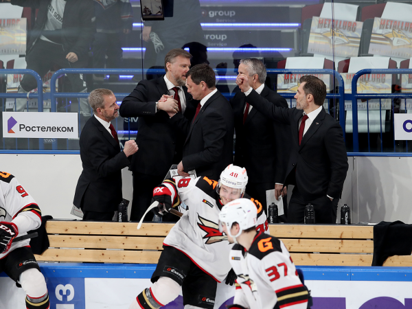 
        «Сухарь» Грубеца и три гола! «Авангард» победил «Металлург» в третьем матче серии
      