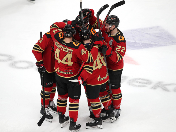 Хет-трик Найта выводит вперёд в серии! «Авангард» всухую победил «Магнитку» в пятом матче
Хет-трик Найта выводит вперёд в серии! «Авангард» всухую победил «Магнитку» в пятом матче