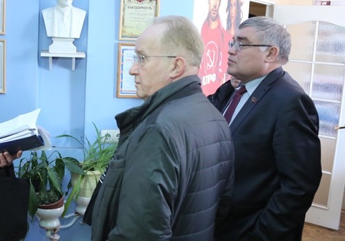 Кравец спустя 28 лет уступил Алехину пост первого секретаря омского отделения КПРФ