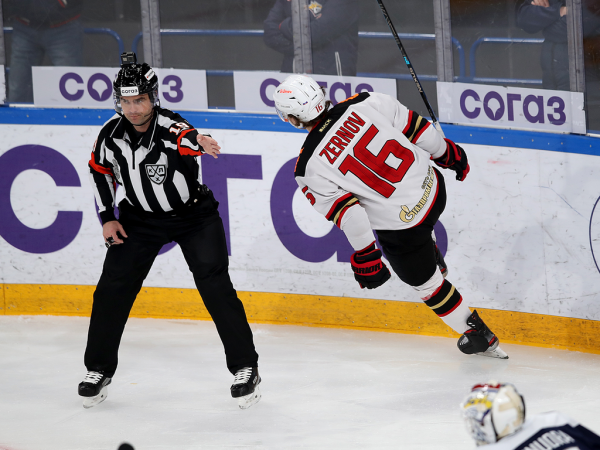 
        «Сухарь» Грубеца и три гола! «Авангард» победил «Металлург» в третьем матче серии
      