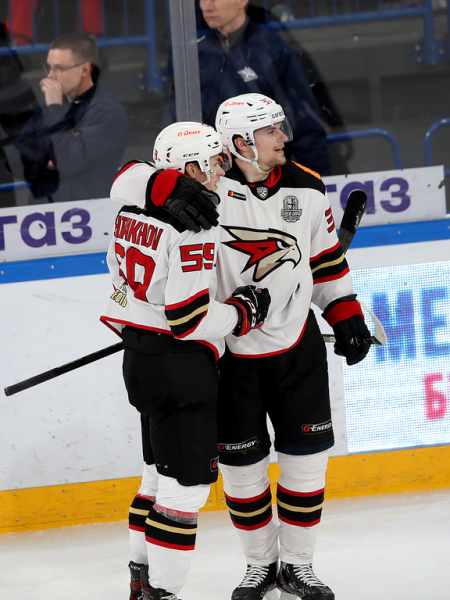 «Очень хорошо играли по системе, бились, блокировали броски». Комаров и Хартли после победы в третьем матче серии с «Металлургом»
«Очень хорошо играли по системе, бились, блокировали броски». Комаров и Хартли после победы в третьем матче серии с «Металлургом»