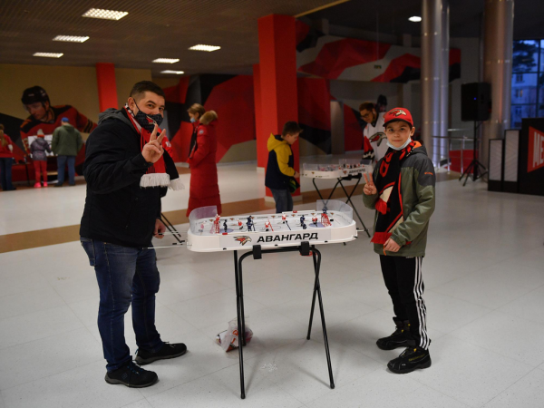 Хет-трик Найта выводит вперёд в серии! «Авангард» всухую победил «Магнитку» в пятом матче
Хет-трик Найта выводит вперёд в серии! «Авангард» всухую победил «Магнитку» в пятом матче