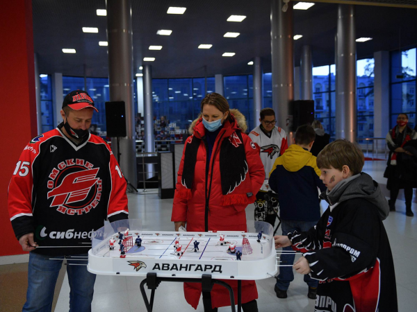 Хет-трик Найта выводит вперёд в серии! «Авангард» всухую победил «Магнитку» в пятом матче
Хет-трик Найта выводит вперёд в серии! «Авангард» всухую победил «Магнитку» в пятом матче