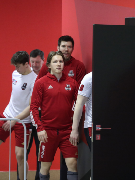 Хет-трик Найта выводит вперёд в серии! «Авангард» всухую победил «Магнитку» в пятом матче
Хет-трик Найта выводит вперёд в серии! «Авангард» всухую победил «Магнитку» в пятом матче