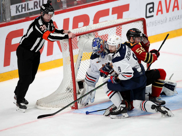 Толчинский приносит победу в овертайме! «Авангард» сравнял счёт в серии с «Магниткой»
Толчинский приносит победу в овертайме! «Авангард» сравнял счёт в серии с «Магниткой»
