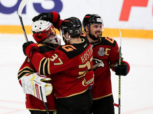 Толчинский приносит победу в овертайме! «Авангард» сравнял счёт в серии с «Магниткой»
Толчинский приносит победу в овертайме! «Авангард» сравнял счёт в серии с «Магниткой»