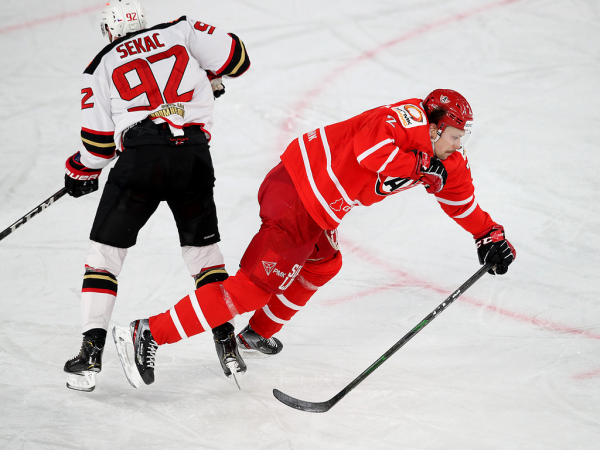 
        Ковальчук решает во втором овертайме! «Авангард» победил «Автомобилист» в четвёртом матче серии
      