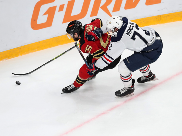 Хет-трик Найта выводит вперёд в серии! «Авангард» всухую победил «Магнитку» в пятом матче
Хет-трик Найта выводит вперёд в серии! «Авангард» всухую победил «Магнитку» в пятом матче