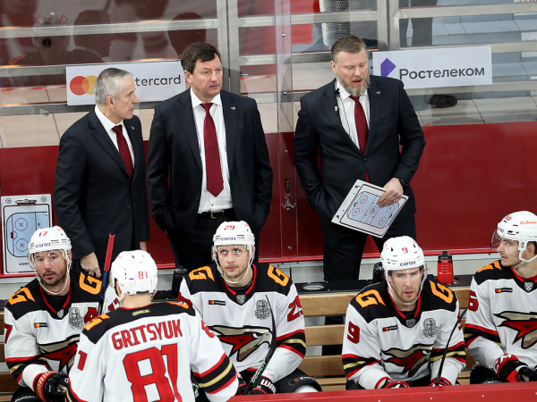 
        Решающий гол Белоусова за минуту до сирены. «Авангард» уступил «Автомобилисту» в третьем матче серии
      