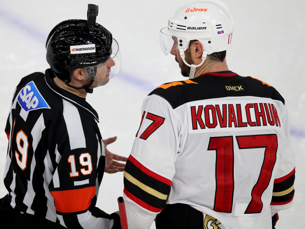 
        Решающий гол Белоусова за минуту до сирены. «Авангард» уступил «Автомобилисту» в третьем матче серии
      