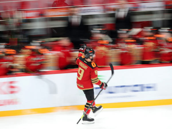 Хет-трик Найта выводит вперёд в серии! «Авангард» всухую победил «Магнитку» в пятом матче
Хет-трик Найта выводит вперёд в серии! «Авангард» всухую победил «Магнитку» в пятом матче