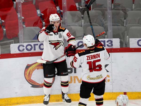 
        «У нас было много моментов, не удавалось их реализовать». Хохлачёв и Хартли после третьего матча серии с «Автомобилистом»
      