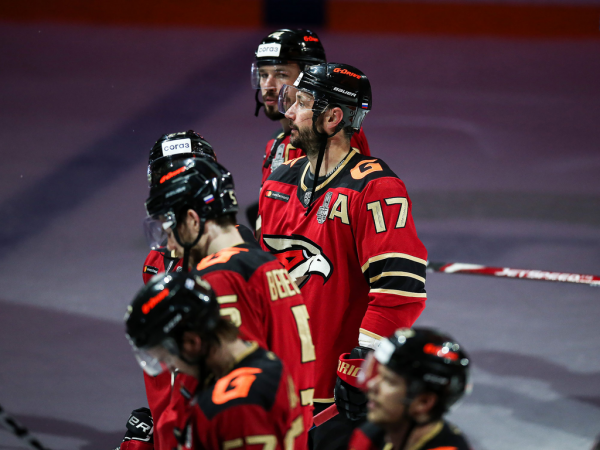 «После таких овертаймов на два года стареешь». Хартли, Шарипзянов и Толчинский после 2 матча 1/2 финала (ВИДЕО)
«После таких овертаймов на два года стареешь». Хартли, Шарипзянов и Толчинский после 2 матча 1/2 финала (ВИДЕО)