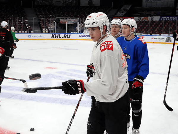 
        Бороться и проявлять характер | Алексей Емелин и Павел Дедунов перед третьей игрой серии с «Металлургом» (ВИДЕО+ФОТО)
      