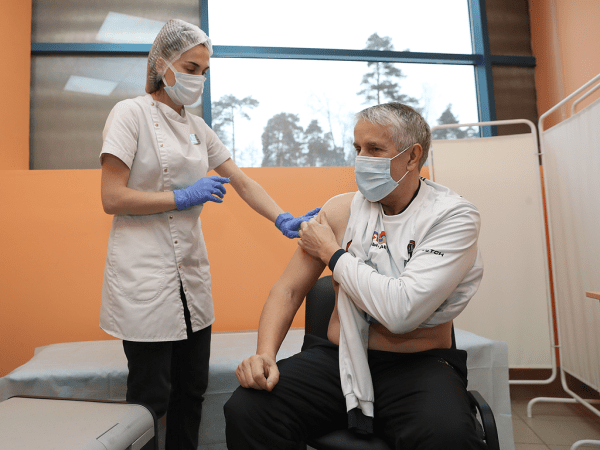 
        «Я очень рад, что была возможность получить вакцину «Спутник V» | Боб Хартли привился от COVID-19 (ВИДЕО+ФОТО)
      