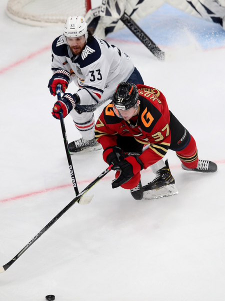 Хет-трик Найта выводит вперёд в серии! «Авангард» всухую победил «Магнитку» в пятом матче
Хет-трик Найта выводит вперёд в серии! «Авангард» всухую победил «Магнитку» в пятом матче