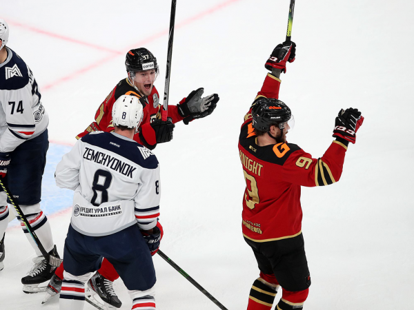 Хет-трик Найта выводит вперёд в серии! «Авангард» всухую победил «Магнитку» в пятом матче
Хет-трик Найта выводит вперёд в серии! «Авангард» всухую победил «Магнитку» в пятом матче