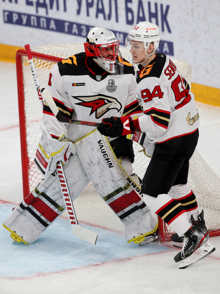 
        «Сухарь» Грубеца и три гола! «Авангард» победил «Металлург» в третьем матче серии
      