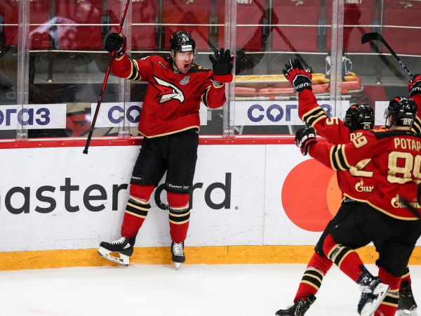 Толчинский приносит победу в овертайме! «Авангард» сравнял счёт в серии с «Магниткой»
Толчинский приносит победу в овертайме! «Авангард» сравнял счёт в серии с «Магниткой»