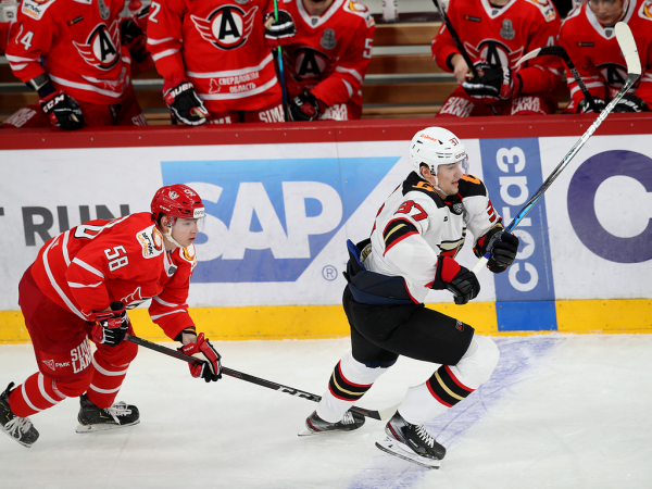 
        Ковальчук решает во втором овертайме! «Авангард» победил «Автомобилист» в четвёртом матче серии
      