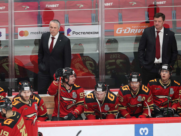 Хет-трик Найта выводит вперёд в серии! «Авангард» всухую победил «Магнитку» в пятом матче
Хет-трик Найта выводит вперёд в серии! «Авангард» всухую победил «Магнитку» в пятом матче