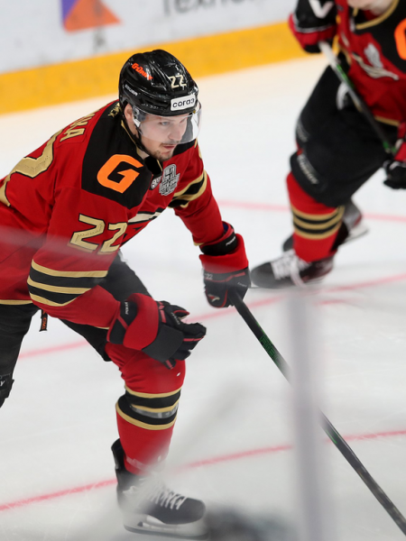 Хет-трик Найта выводит вперёд в серии! «Авангард» всухую победил «Магнитку» в пятом матче
Хет-трик Найта выводит вперёд в серии! «Авангард» всухую победил «Магнитку» в пятом матче