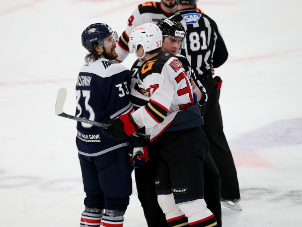 
        «Сухарь» Грубеца и три гола! «Авангард» победил «Металлург» в третьем матче серии
      