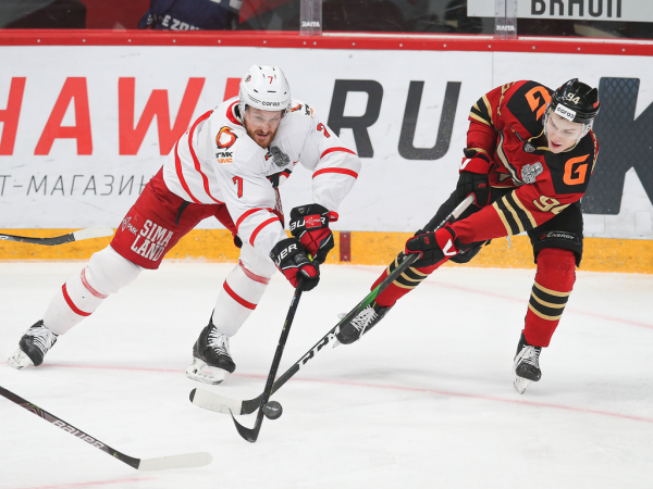 
        &laquo;Сухарь&raquo; Бобкова и три гола! &laquo;Авангард&raquo; победил &laquo;Автомобилист&raquo; в первом матче плей-офф
      