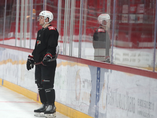 
        Заряжены на четвёртый матч | Алексей Емелин и Боб Хартли перед игрой (ВИДЕО+ФОТО)
      