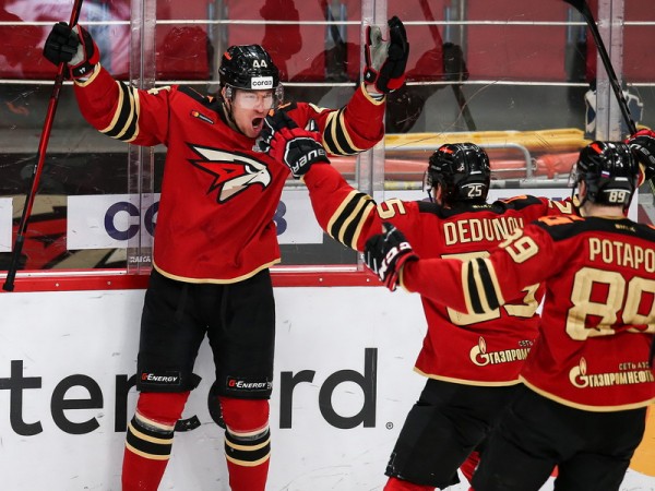 «После таких овертаймов на два года стареешь». Хартли, Шарипзянов и Толчинский после 2 матча 1/2 финала (ВИДЕО)
«После таких овертаймов на два года стареешь». Хартли, Шарипзянов и Толчинский после 2 матча 1/2 финала (ВИДЕО)