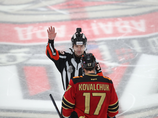 Толчинский приносит победу в овертайме! «Авангард» сравнял счёт в серии с «Магниткой»
Толчинский приносит победу в овертайме! «Авангард» сравнял счёт в серии с «Магниткой»