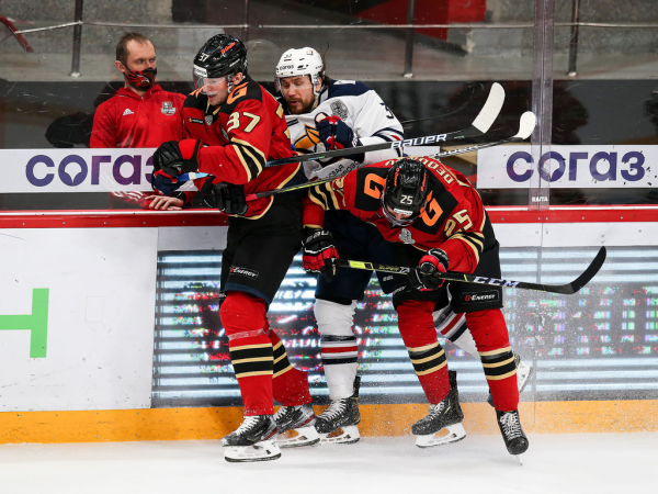 Толчинский приносит победу в овертайме! «Авангард» сравнял счёт в серии с «Магниткой»
Толчинский приносит победу в овертайме! «Авангард» сравнял счёт в серии с «Магниткой»