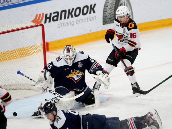 «Очень хорошо играли по системе, бились, блокировали броски». Комаров и Хартли после победы в третьем матче серии с «Металлургом»
«Очень хорошо играли по системе, бились, блокировали броски». Комаров и Хартли после победы в третьем матче серии с «Металлургом»