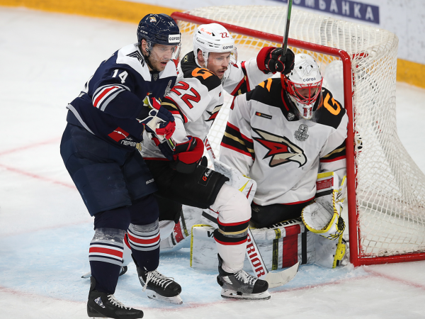 «Очень хорошо играли по системе, бились, блокировали броски». Комаров и Хартли после победы в третьем матче серии с «Металлургом»
«Очень хорошо играли по системе, бились, блокировали броски». Комаров и Хартли после победы в третьем матче серии с «Металлургом»