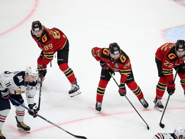 Хет-трик Найта выводит вперёд в серии! «Авангард» всухую победил «Магнитку» в пятом матче
Хет-трик Найта выводит вперёд в серии! «Авангард» всухую победил «Магнитку» в пятом матче