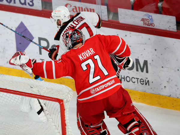 
        Ковальчук решает во втором овертайме! «Авангард» победил «Автомобилист» в четвёртом матче серии
      