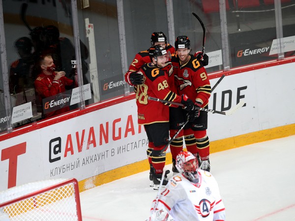 
        Прошли первый раунд плей-офф! «Авангард» победил «Автомобилист» в пятом матче серии
      