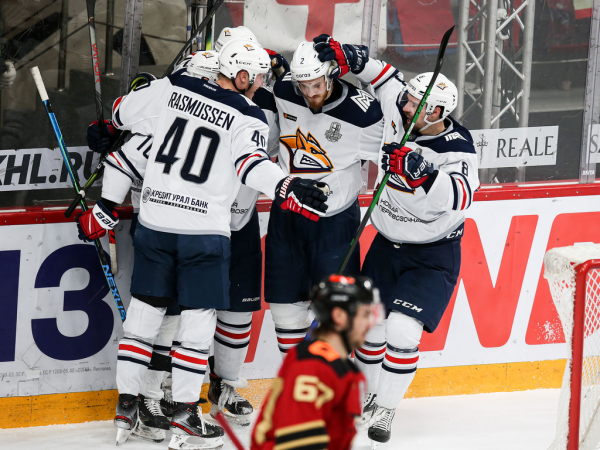 Толчинский приносит победу в овертайме! «Авангард» сравнял счёт в серии с «Магниткой»
Толчинский приносит победу в овертайме! «Авангард» сравнял счёт в серии с «Магниткой»