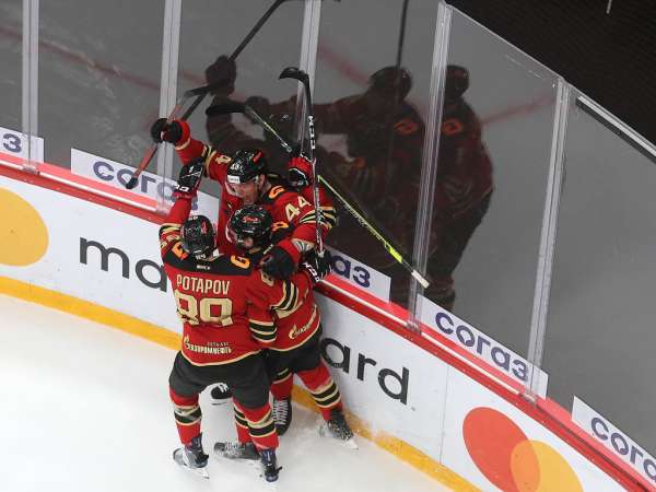 Толчинский приносит победу в овертайме! «Авангард» сравнял счёт в серии с «Магниткой»
Толчинский приносит победу в овертайме! «Авангард» сравнял счёт в серии с «Магниткой»