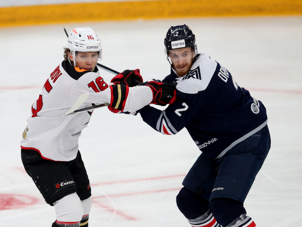 
        «Сухарь» Грубеца и три гола! «Авангард» победил «Металлург» в третьем матче серии
      