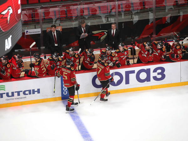 
        ПОДСЛУШАНО: старт плей-офф «Авангарда» | первый матч серии с «Автомобилистом» (ВИДЕО)
      