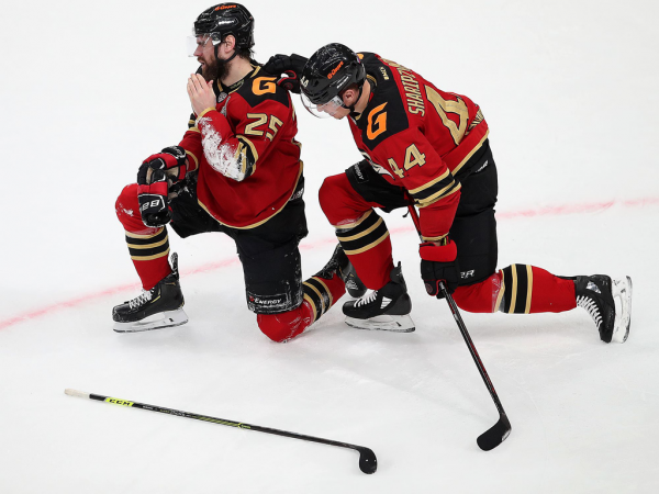 Хет-трик Найта выводит вперёд в серии! «Авангард» всухую победил «Магнитку» в пятом матче
Хет-трик Найта выводит вперёд в серии! «Авангард» всухую победил «Магнитку» в пятом матче