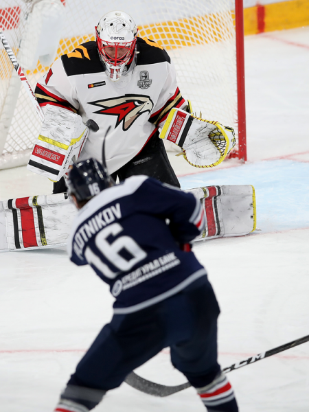 «Очень хорошо играли по системе, бились, блокировали броски». Комаров и Хартли после победы в третьем матче серии с «Металлургом»
«Очень хорошо играли по системе, бились, блокировали броски». Комаров и Хартли после победы в третьем матче серии с «Металлургом»