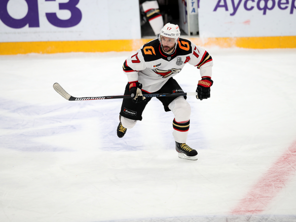 
        «Сухарь» Грубеца и три гола! «Авангард» победил «Металлург» в третьем матче серии
      